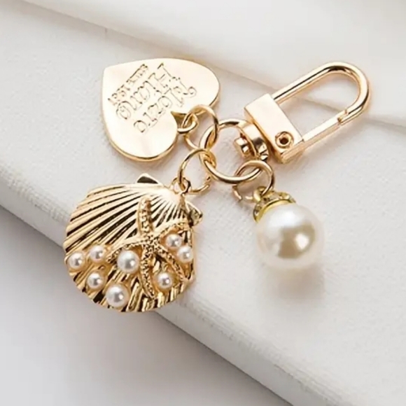 gold Shell Keychain - Picture 2 of 2
